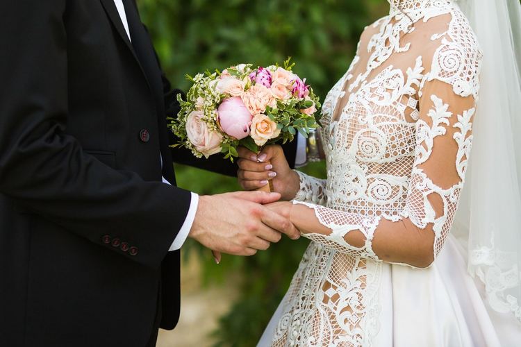 Разрешиха 4 сватби и 1 тържество след протеста на сватбения бранш