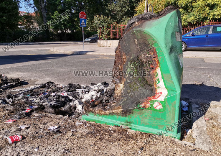 Изгоряха още три контейнера за разделно събиране на отпадъци в Хасково