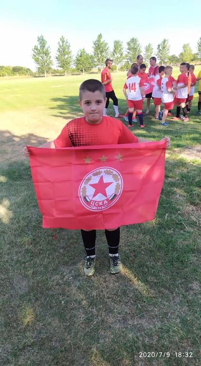 Стойчо Стоилов и ген.-майор Явор Матеев изненадаха футболистите на "Първомай 2020"