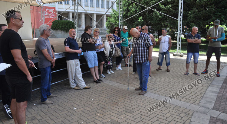 В Димитровград излязоха на протест срещу правителството (видео)