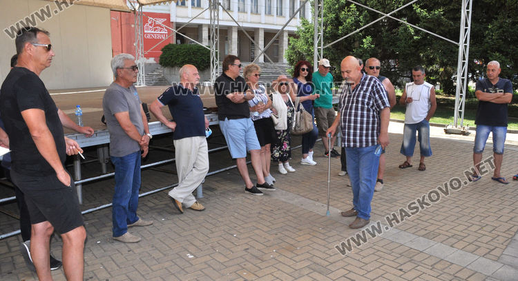 В Димитровград излязоха на протест срещу правителството (видео)