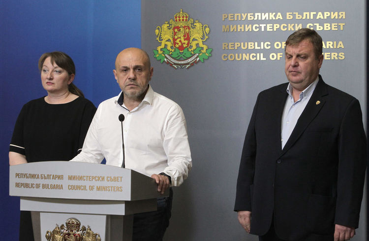 Вицепремиерите: Кой каквото прави, да пази България! Президентът да си изкара мандата (видео)