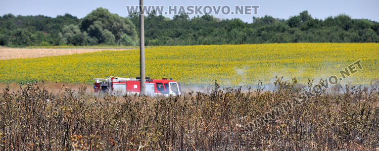 Пламна незаконно сметище край Войводово