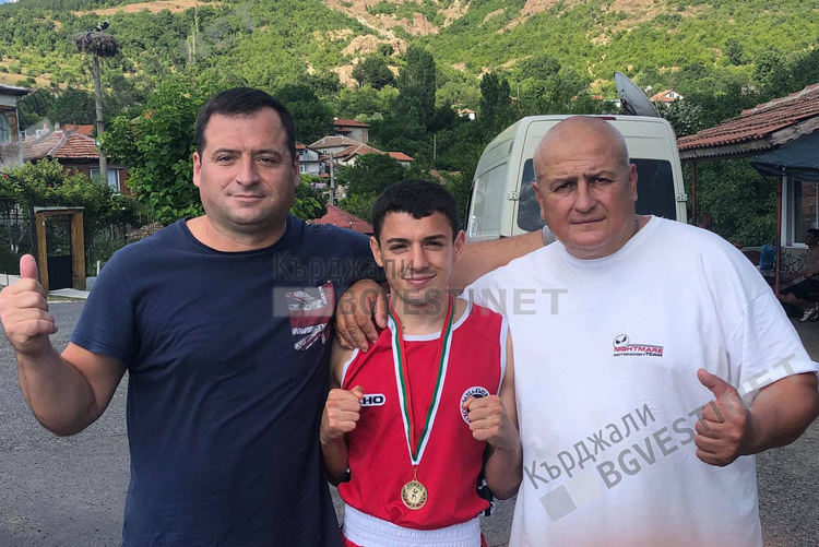 Втора републиканска титла при мъжете в бокса за Ергюнал Сабри, отборът ни шести