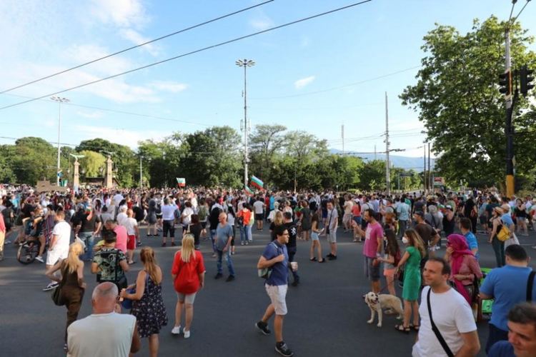 Третият протест в София завърши без ескалация на напрежението, 2 полицаи са ранени