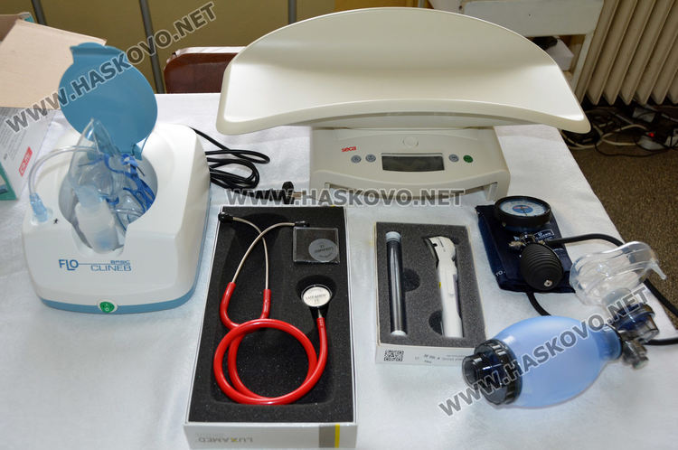 Дарение за болницата в Харманли от френското посолство 