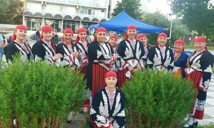 С куп награди се върнаха танцьорите на Мадан от "Евро фолк-Черно море"