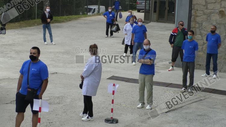 63-ма от завода за авточасти в Смолян вече се водят излекувани