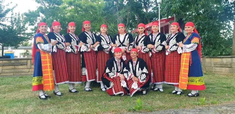 С куп награди се върнаха танцьорите на Мадан от "Евро фолк-Черно море"