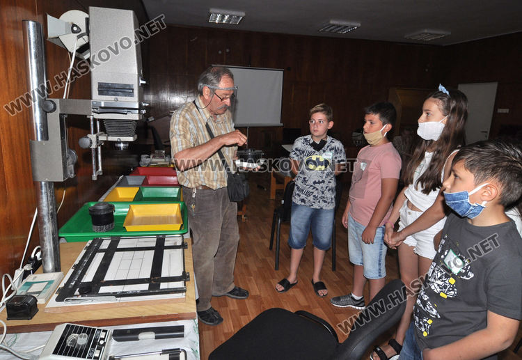 Хасковлии от миналия век се снимали на фона на пейзажи, за да изпъкват новите им дрехи