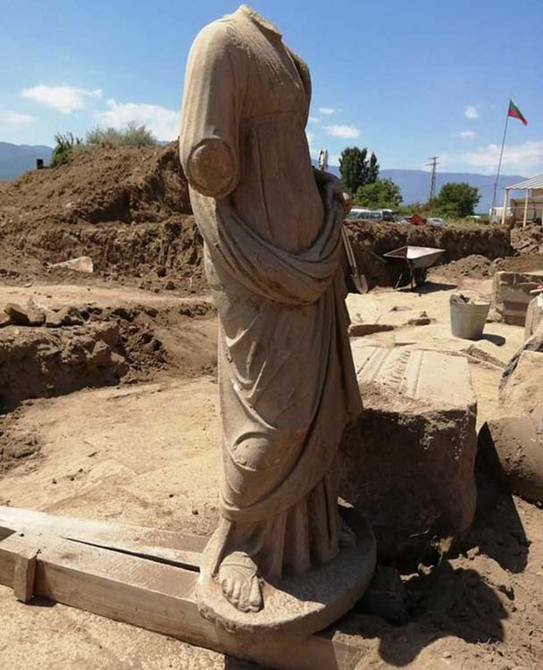 Антична статуя откриха на Хераклея Синтика