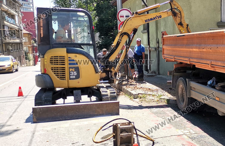Част от центъра без вода заради авария, затруднено е движението по „Съединение“