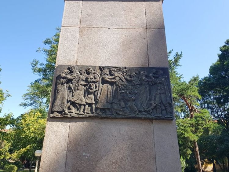 Социалисти ремонтираха паметника на антифашистите