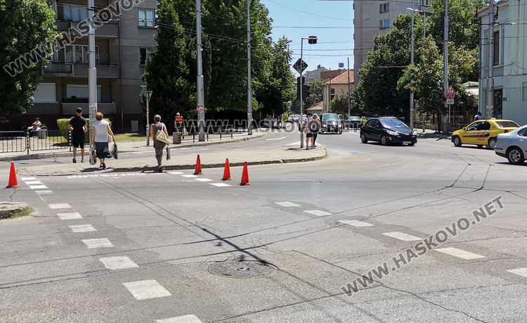 Част от центъра без вода заради авария, затруднено е движението по „Съединение“