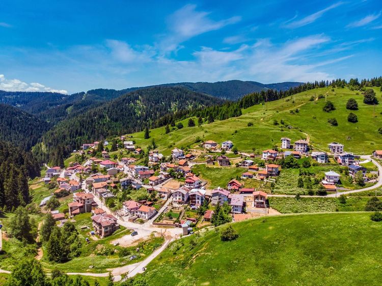 Нови указателни табели насочват туристите по атрактивни маршрути около Проглед