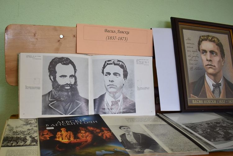 Асеновград отбелязва 183-тата годишнина от рождението на Васил Левски с филм и поднасяне на цветя