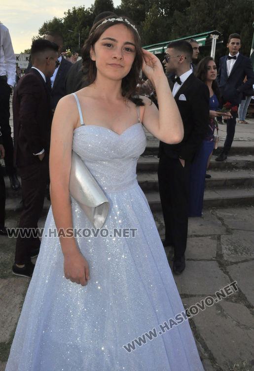 Царската гимназия празнува тази вечер с усмивки и настроение