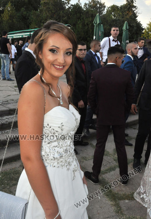 Царската гимназия празнува тази вечер с усмивки и настроение