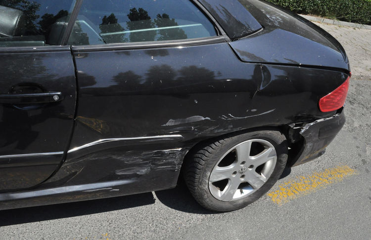 Фолксваген не спря на „стоп“ и се заби в Пежо до „Лебеда“