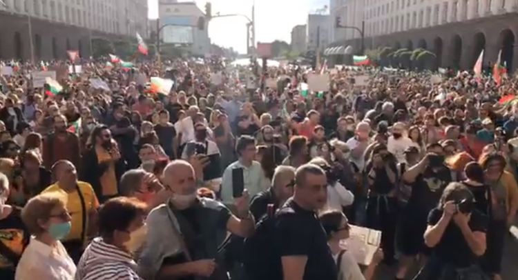 Осми ден на протести (на живо от София)