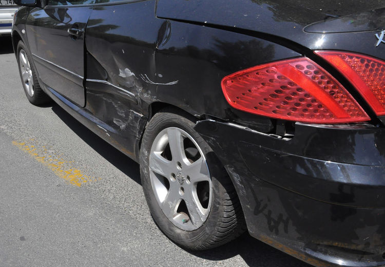 Фолксваген не спря на „стоп“ и се заби в Пежо до „Лебеда“