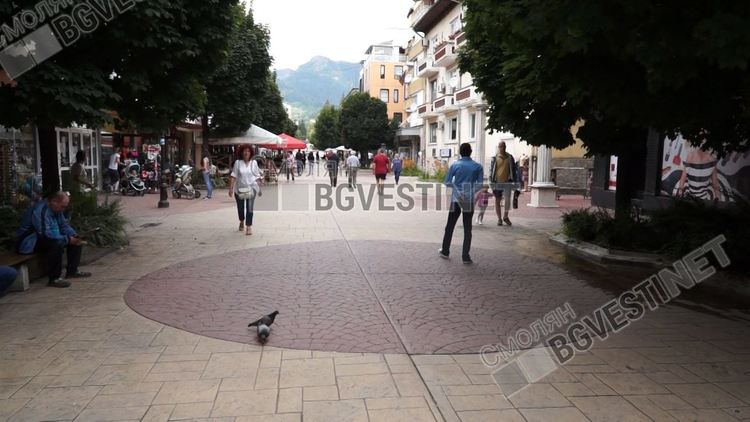 Тримата заразени са от община Смолян и се лекуват в дома си