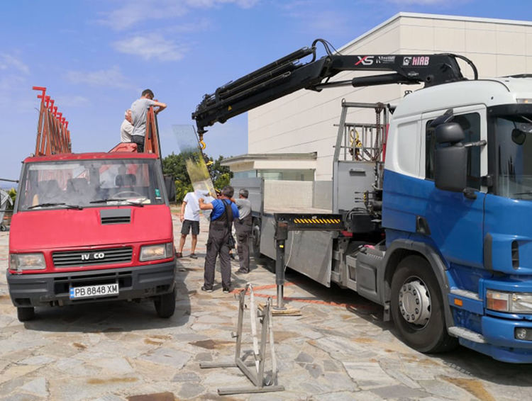 Подмениха входните стъкла на Александровската гробница