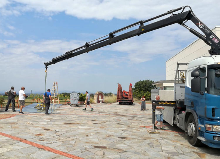 Подмениха входните стъкла на Александровската гробница