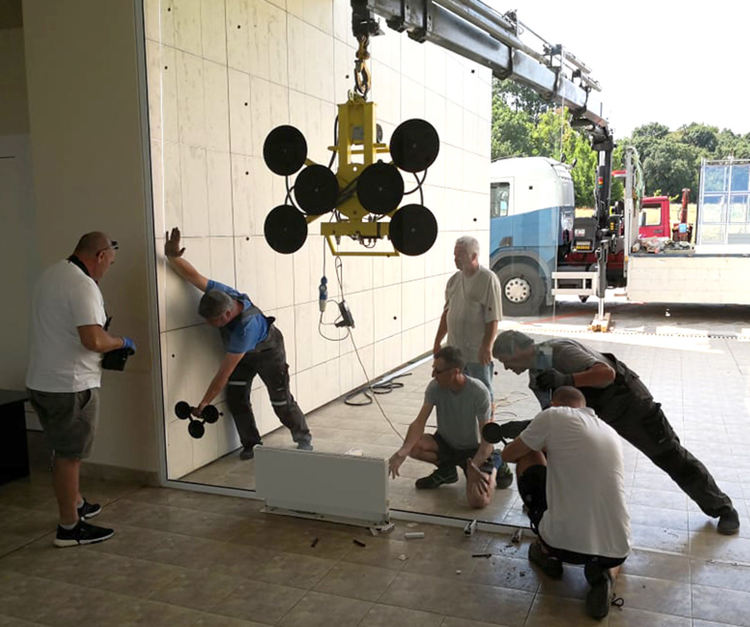 Подмениха входните стъкла на Александровската гробница