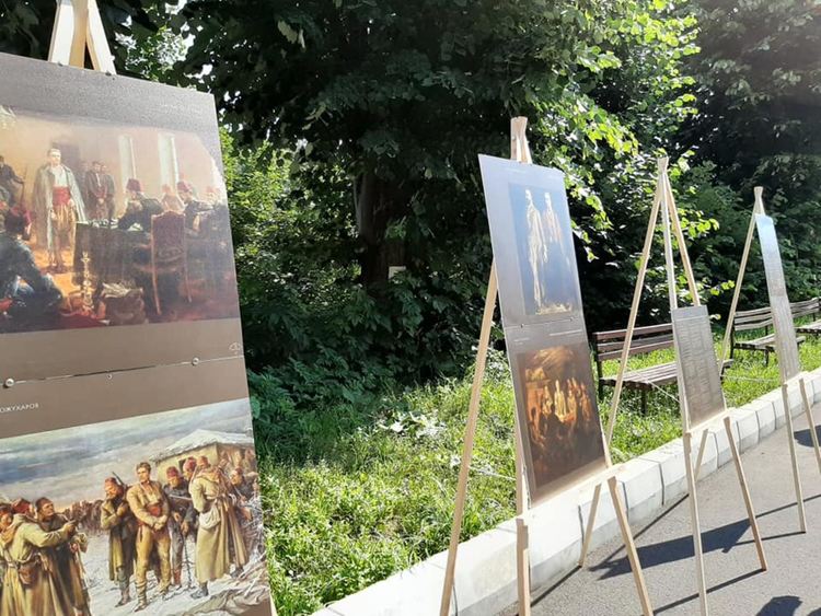 Цветя пред паметника на Апостола поднесе кметът Мелемов