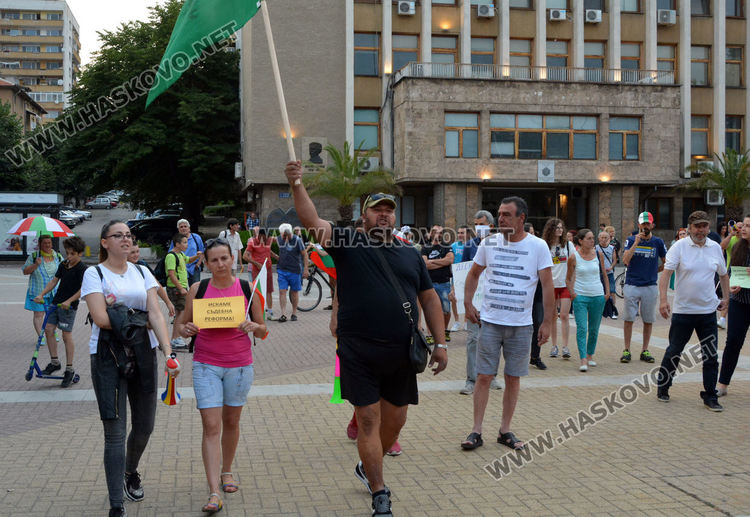 Пети протест в Хасково: „Мафията вън“ (видео)
