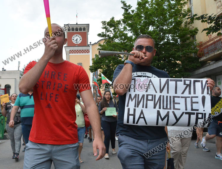 Пети протест в Хасково: „Мафията вън“ (видео)