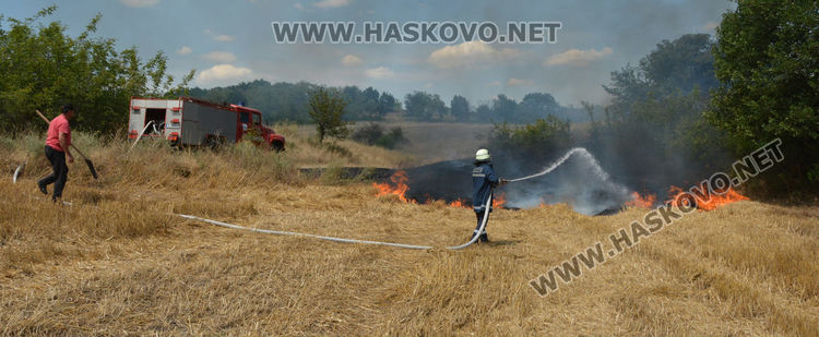 Пожар край Гарваново, гори ожънат житен блок