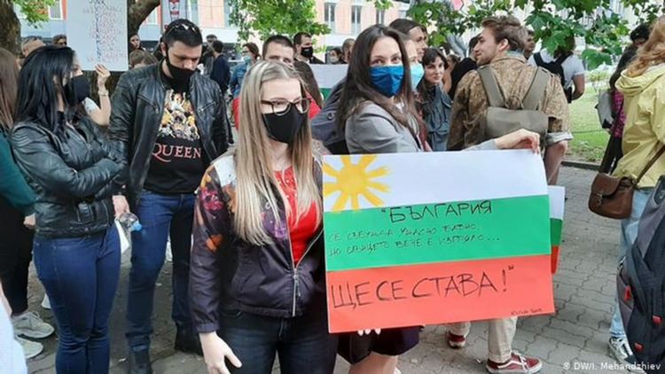 Българи в чужбина: Протестираме срещу мафията, която ни прогони от родината!