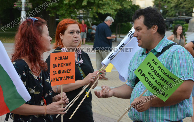 Шести ден антиправителствен протест в Хасково: Да си вземем България обратно!