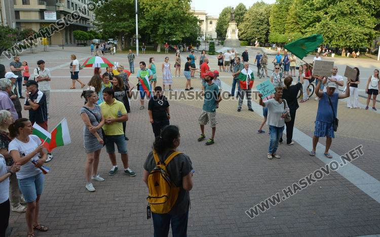 Шести ден антиправителствен протест в Хасково: Да си вземем България обратно!