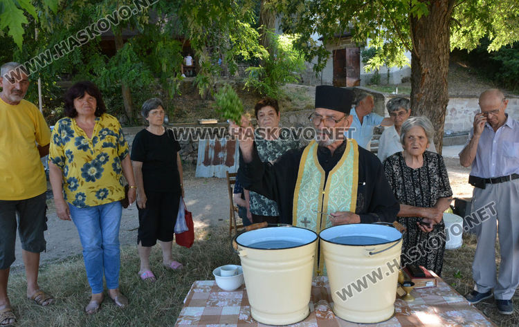 Край Въгларово виждали отражението на Св. Илия във водата на аязмото 