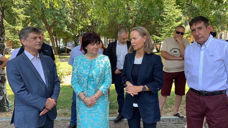 Цвета Караянчева се срещна с привърженици и актива на ГЕРБ - Първомай