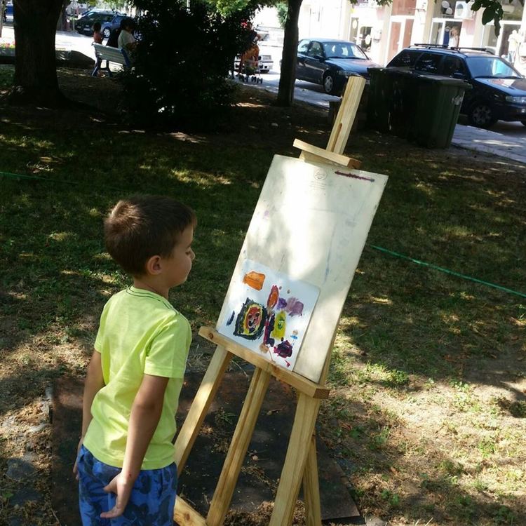 Художничка организира рисуване и изложба на детски емоджита