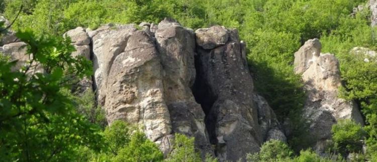 Петима изгубени туристи край пещерата Утробата спасени през уикенда