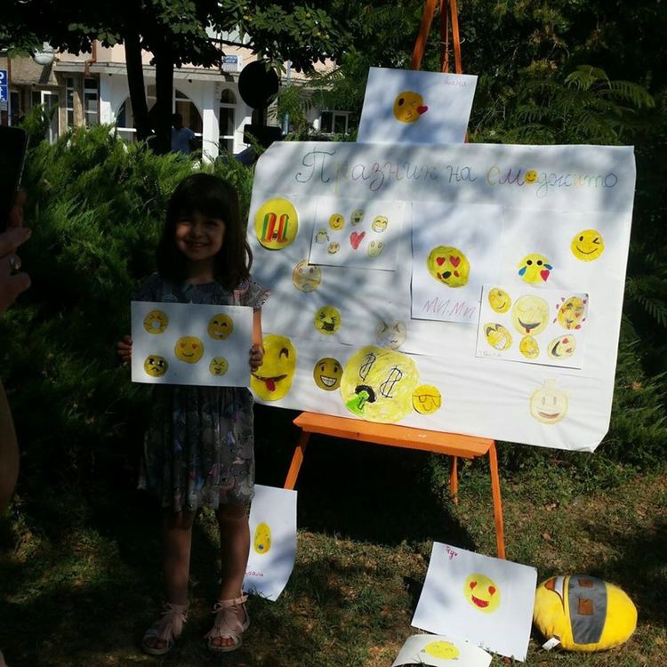 Художничка организира рисуване и изложба на детски емоджита