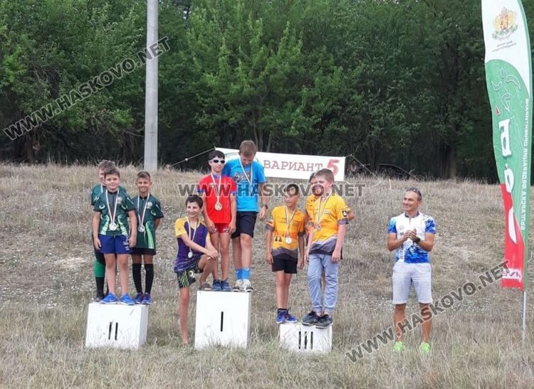 Вицешампиони от Хасково при девойките и момчетата на Държавното по колоориентиране