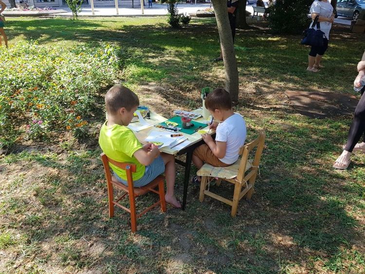 Художничка организира рисуване и изложба на детски емоджита