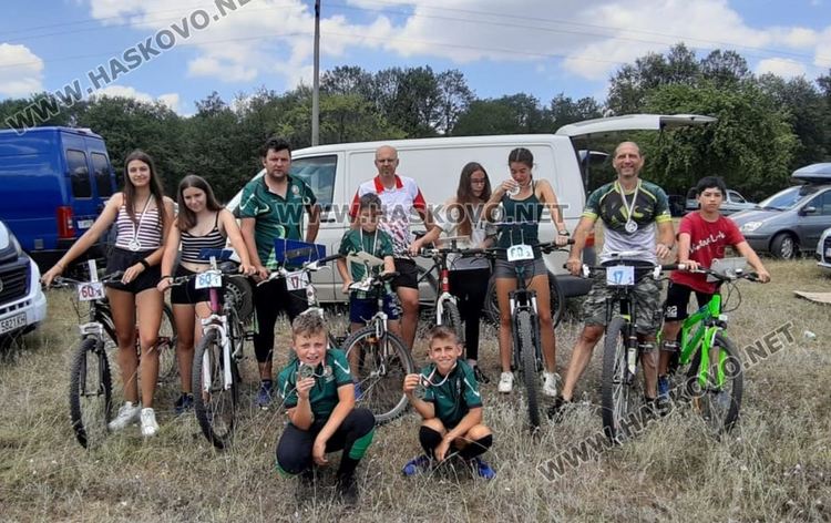 Вицешампиони от Хасково при девойките и момчетата на Държавното по колоориентиране