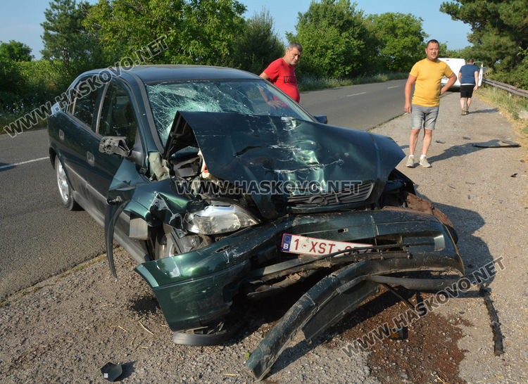 Румънски туристи катастрофираха в пловдивски пикап до Конуш