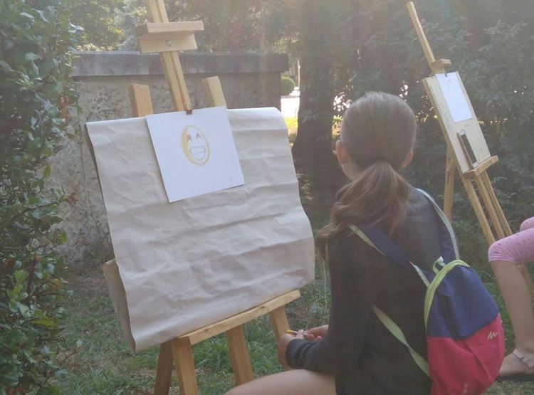 Художничка организира рисуване и изложба на детски емоджита