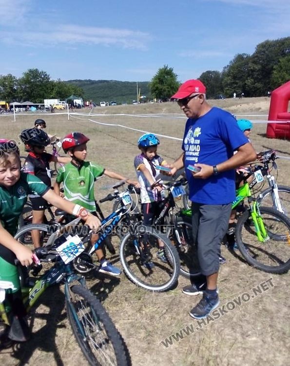 Вицешампиони от Хасково при девойките и момчетата на Държавното по колоориентиране