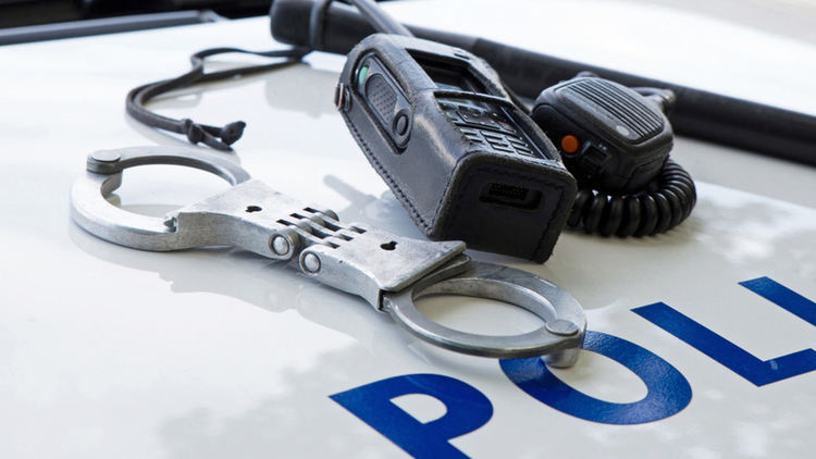 Клип с насилие над малко дете в социалните мрежи, арестуваха родителите