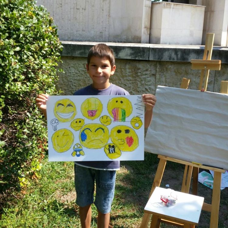Художничка организира рисуване и изложба на детски емоджита