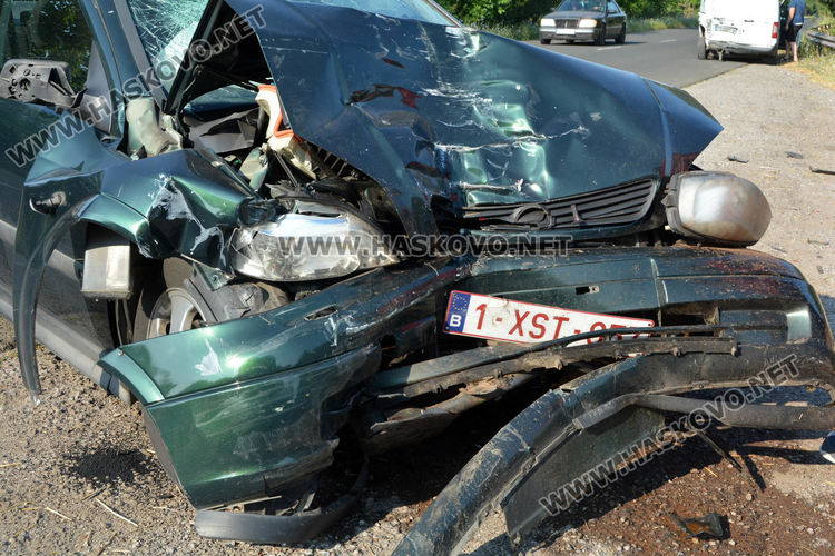 Румънски туристи катастрофираха в пловдивски пикап до Конуш